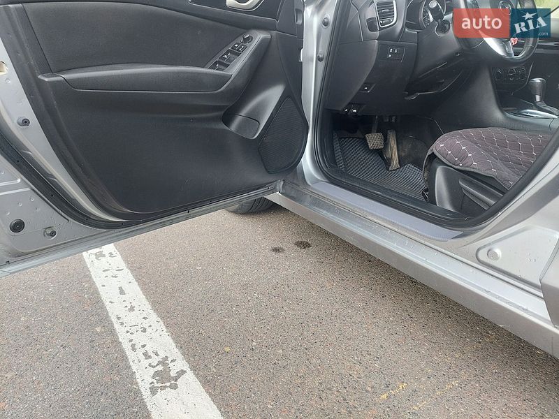 Седан Mazda 3 2015 в Львове