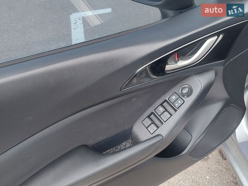 Седан Mazda 3 2015 в Львове