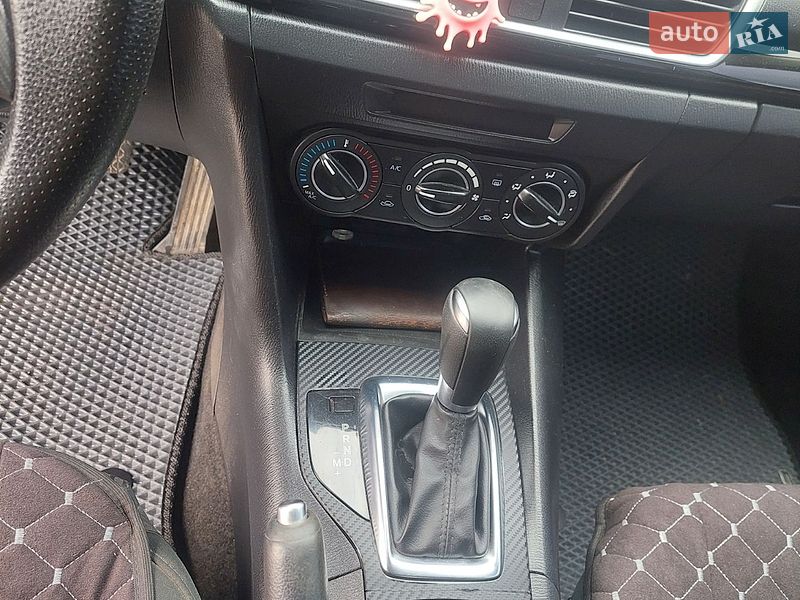 Седан Mazda 3 2015 в Львове