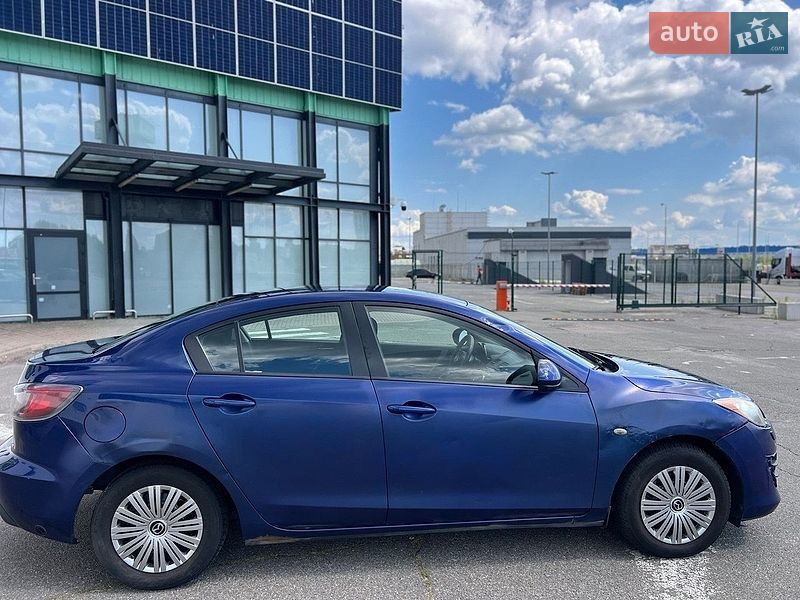 Седан Mazda 3 2010 в Киеве