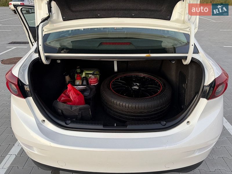 Седан Mazda 3 2015 в Києві
