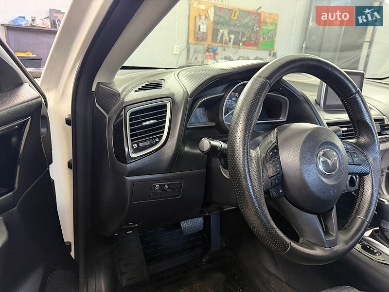 Седан Mazda 3 2015 в Киеве