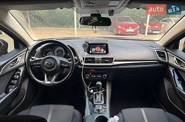 Седан Mazda 3 2017 в Днепре