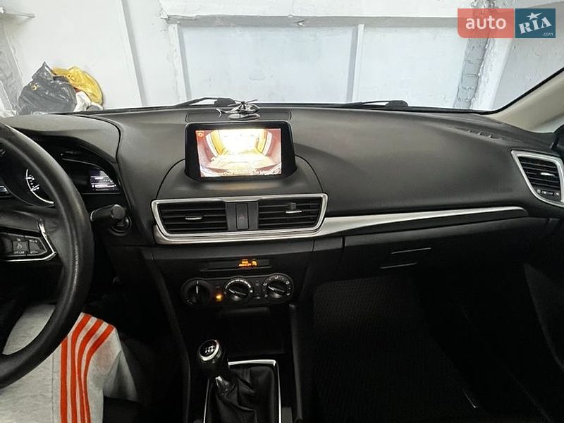 Седан Mazda 3 2016 в Кременчуці
