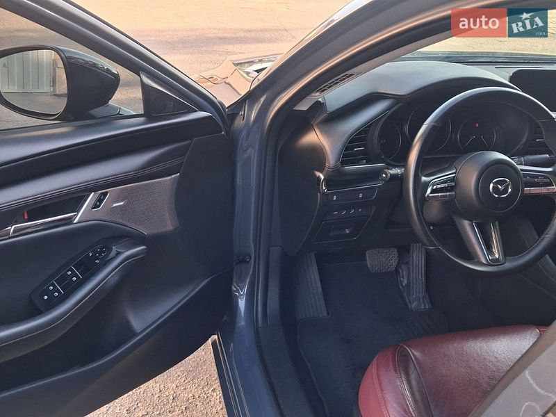 Седан Mazda 3 2023 в Александрие