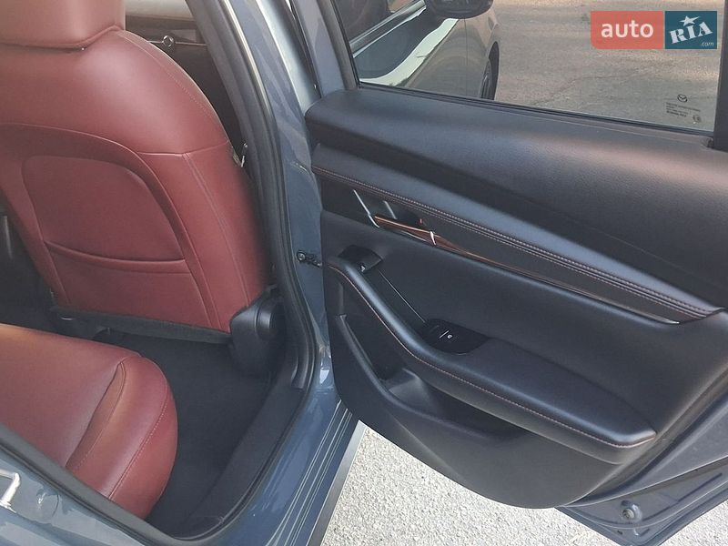 Седан Mazda 3 2023 в Александрие
