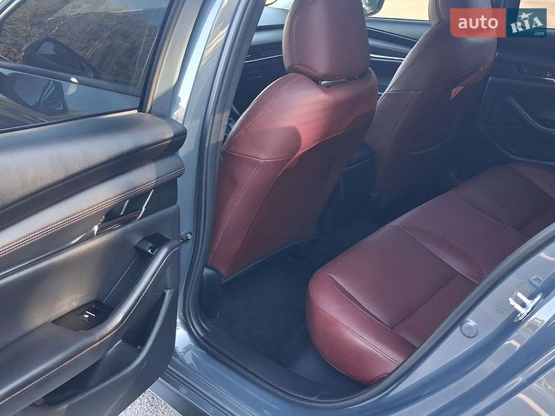 Седан Mazda 3 2023 в Александрие