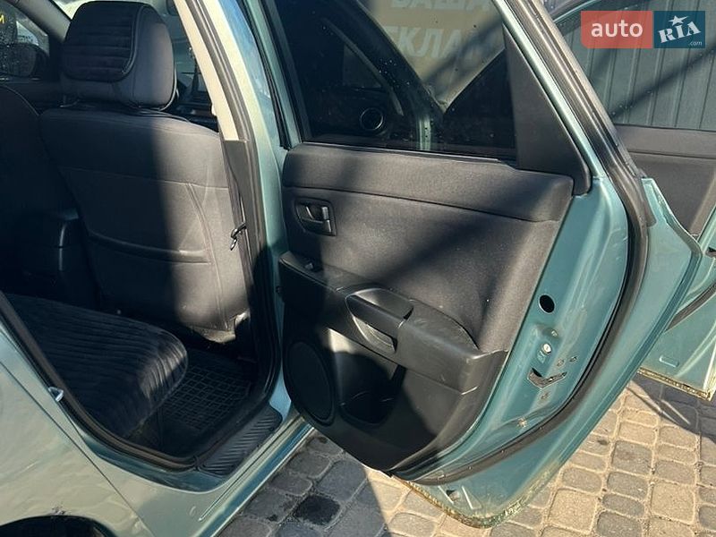 Хетчбек Mazda 3 2004 в Южному