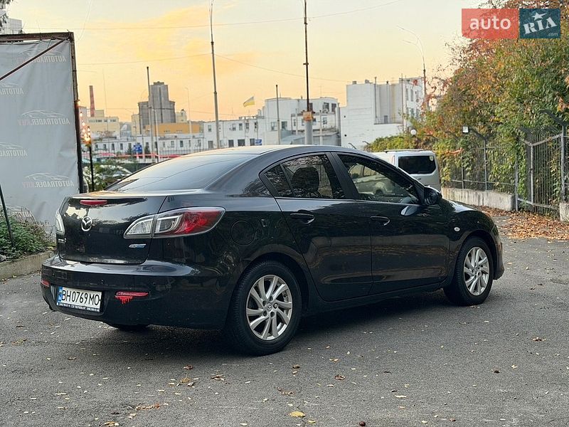 Седан Mazda 3 2012 в Киеве