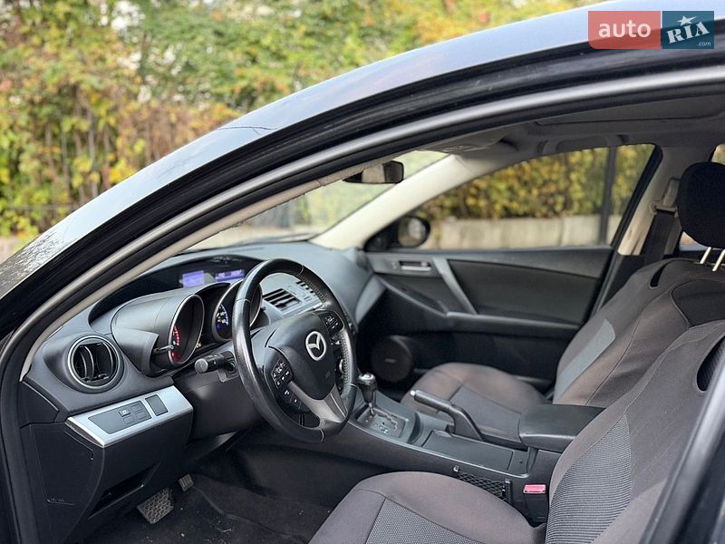 Седан Mazda 3 2012 в Киеве