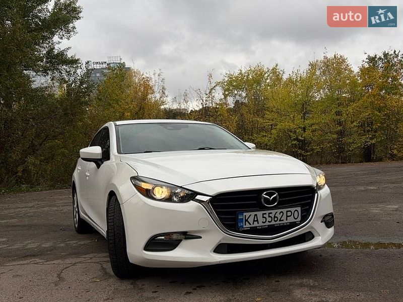 Седан Mazda 3 2018 в Киеве