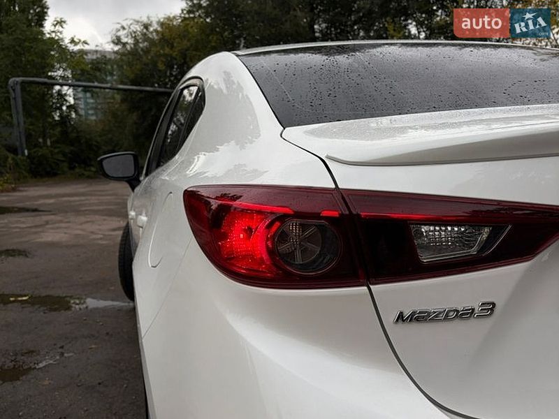 Седан Mazda 3 2018 в Киеве