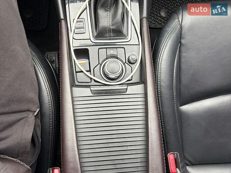 Седан Mazda 3 2018 в Киеве