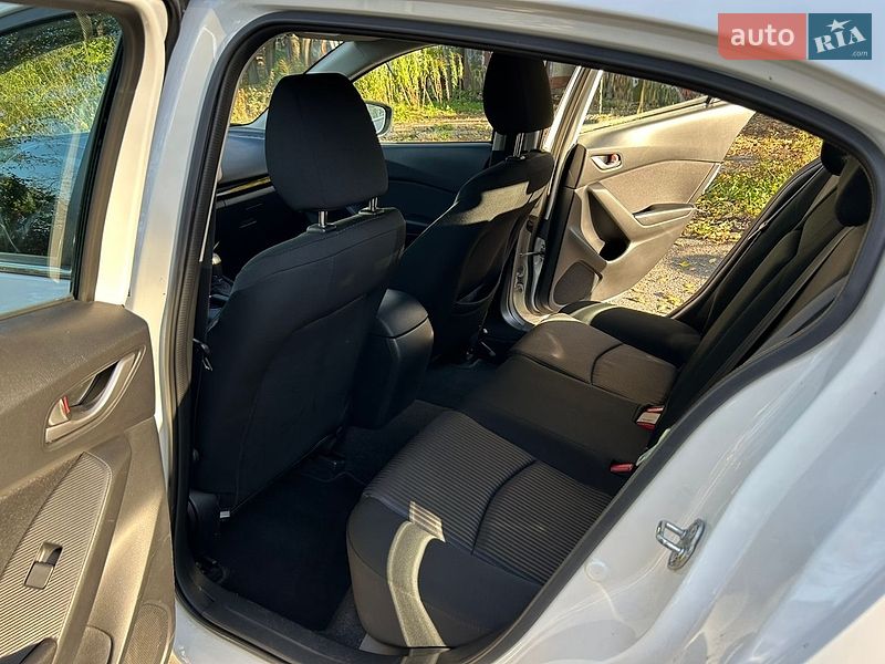 Седан Mazda 3 2016 в Києві
