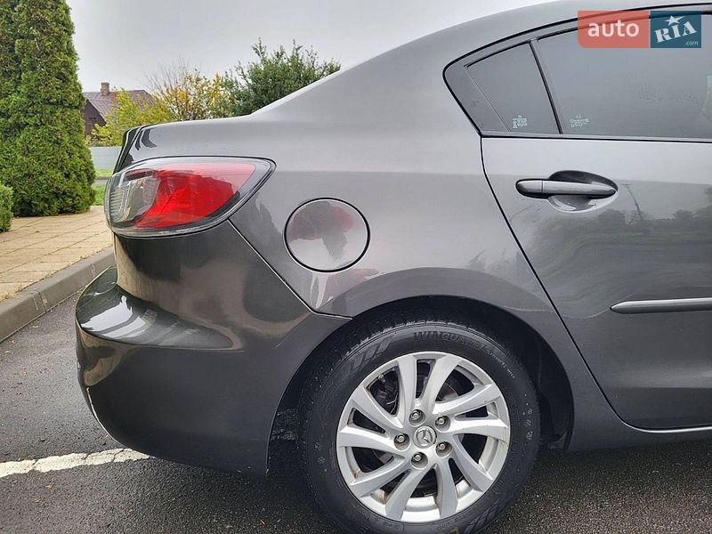 Седан Mazda 3 2011 в Черкасах