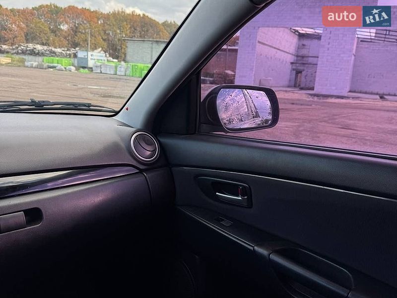 Седан Mazda 3 2005 в Коростене