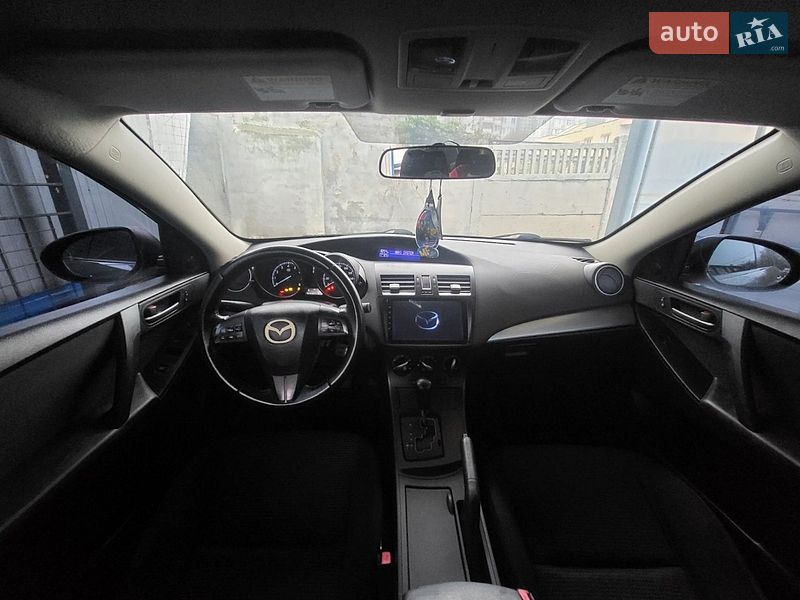 Седан Mazda 3 2011 в Черкасах
