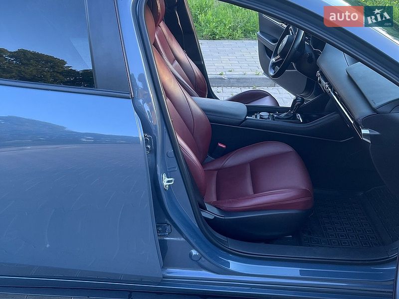 Седан Mazda 3 2022 в Стрые