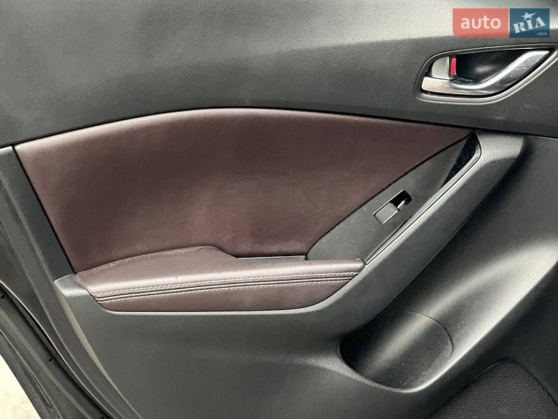 Хэтчбек Mazda 3 2018 в Киеве