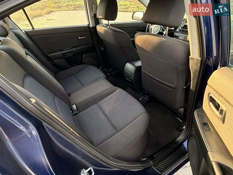 Седан Mazda 3 2005 в Чернівцях