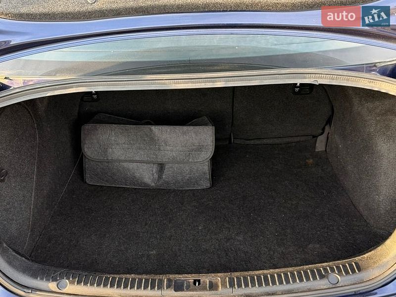 Седан Mazda 3 2005 в Чернівцях