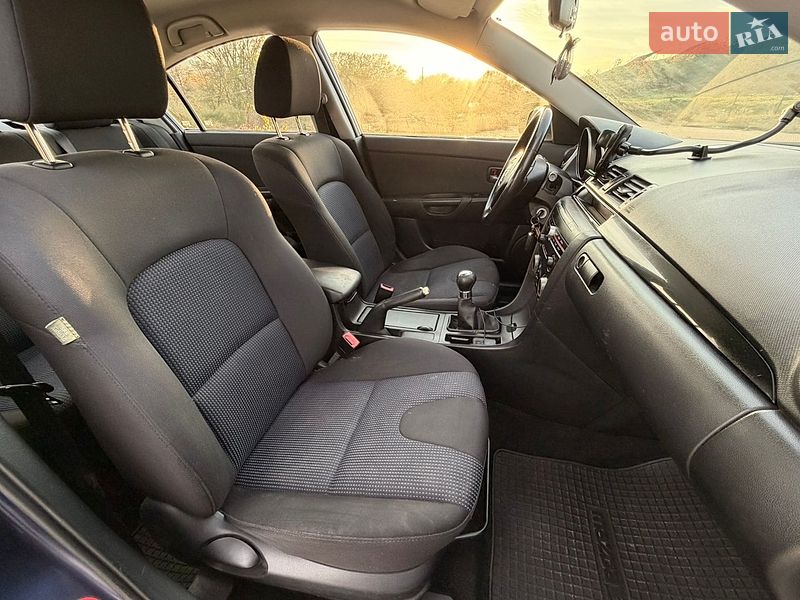 Седан Mazda 3 2005 в Чернівцях