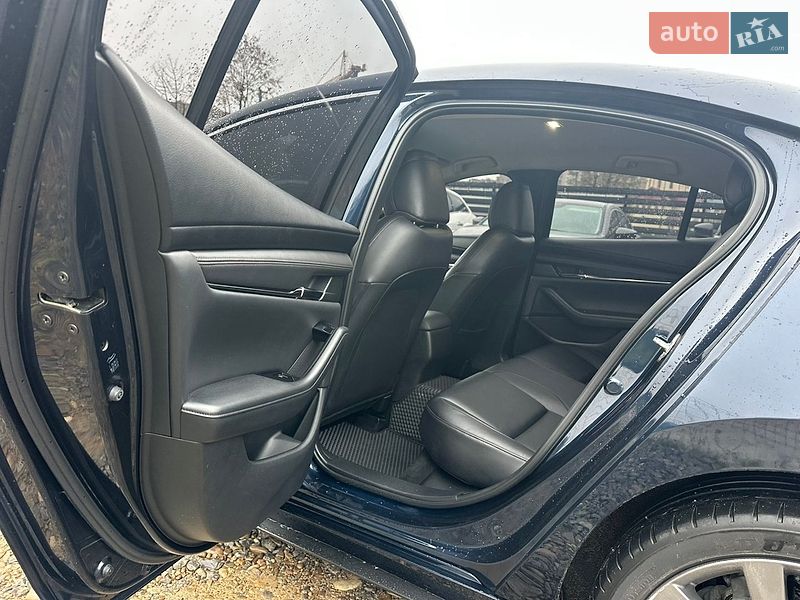 Седан Mazda 3 2019 в Ивано-Франковске