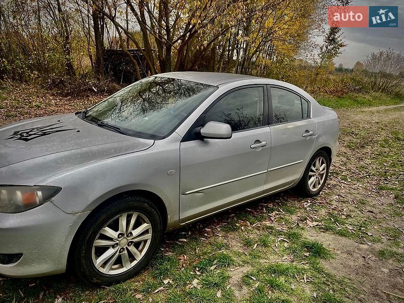 Седан Mazda 3 2006 в Иванкове
