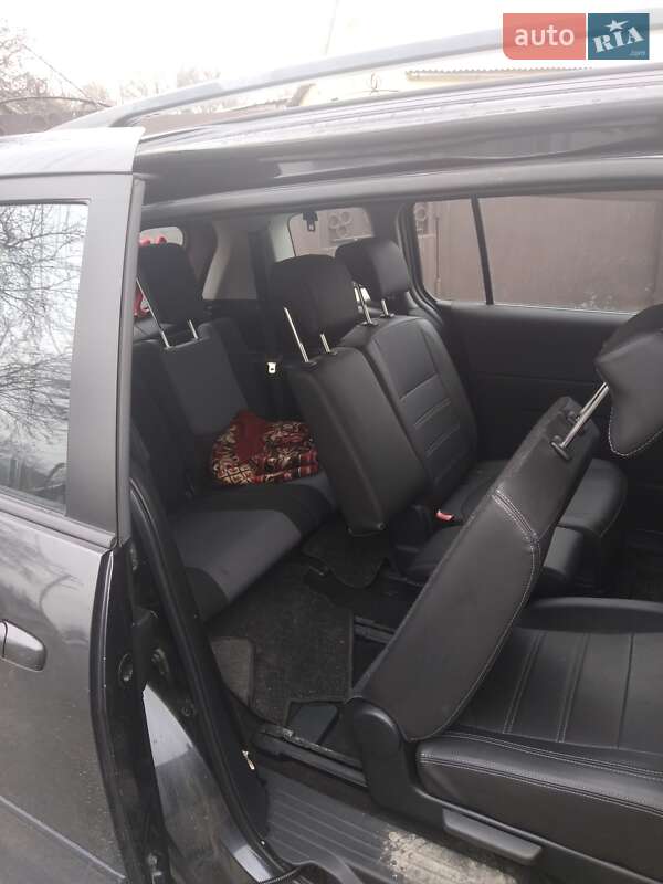 Мінівен Mazda 5 2006 в Дніпрі
