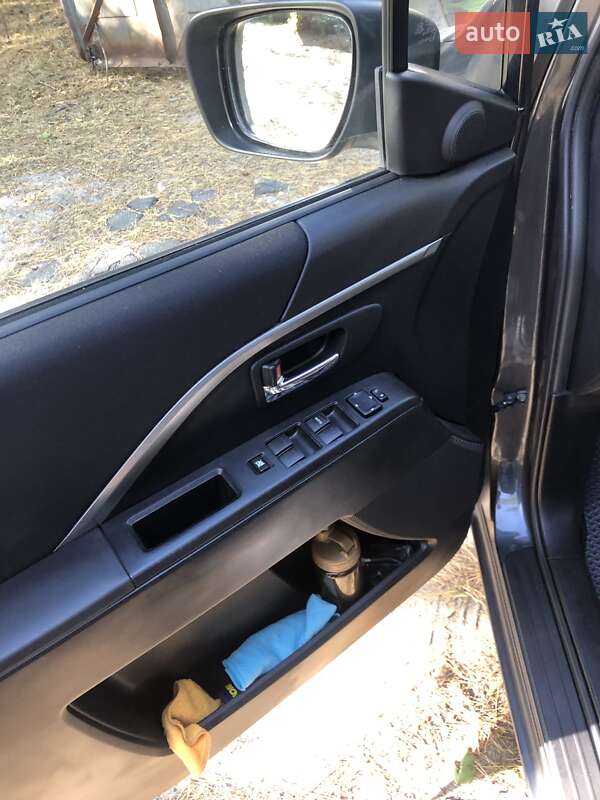 Минивэн Mazda 5 2011 в Киеве фото 10 Минивэн Mazda 5 2011 в Киеве