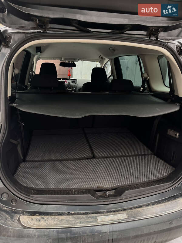 Минивэн Mazda 5 2011 в Коростене