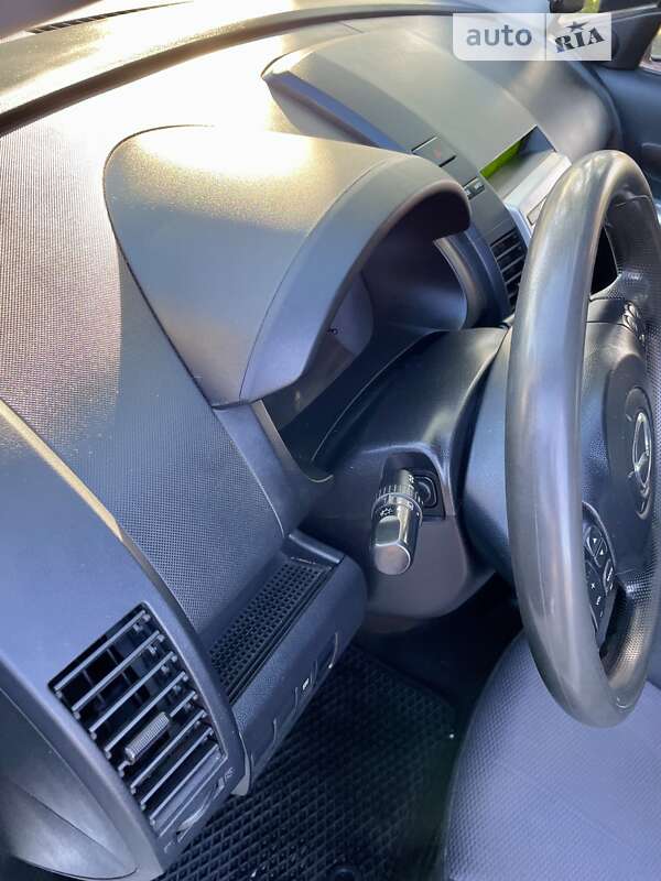 Минивэн Mazda 5 2007 в Нововолынске