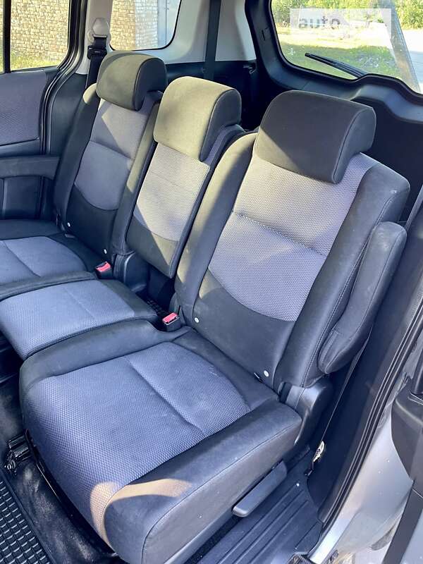 Минивэн Mazda 5 2007 в Нововолынске