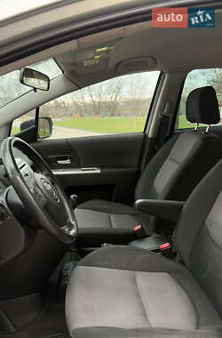 Минивэн Mazda 5 2006 в 