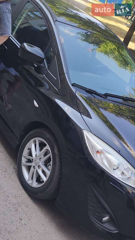 Минивэн Mazda 5 2011 в 