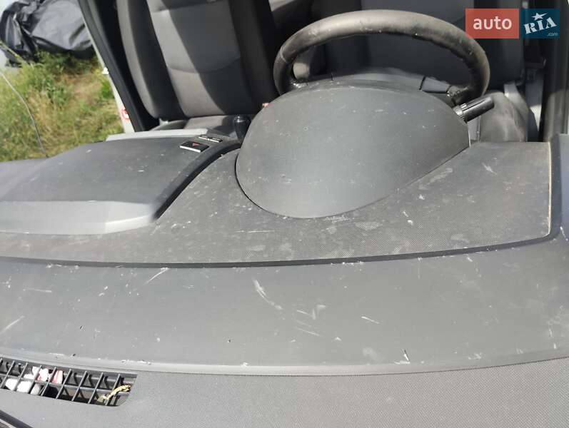 Минивэн Mazda 5 2006 в Днепре