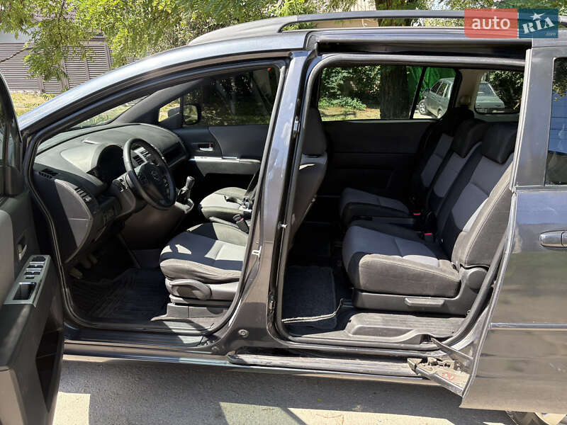 Минивэн Mazda 5 2006 в Днепре