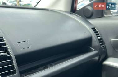 Минивэн Mazda 5 2006 в 