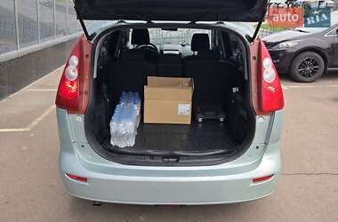Минивэн Mazda 5 2005 в 