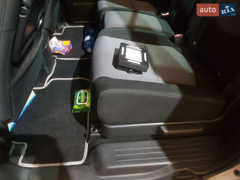 Минивэн Mazda 5 2006 в Киеве