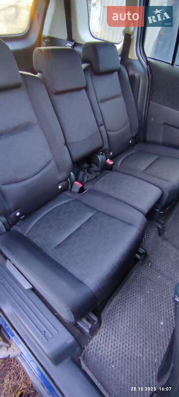 Минивэн Mazda 5 2007 в Семеновке