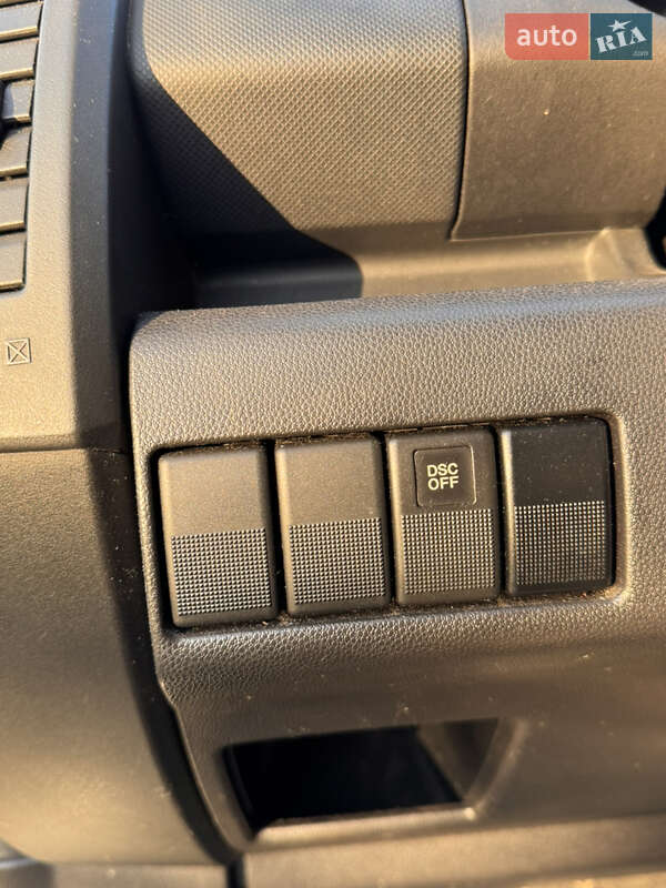 Минивэн Mazda 5 2006 в Косове фото 16 Минивэн Mazda 5 2006 в Косове