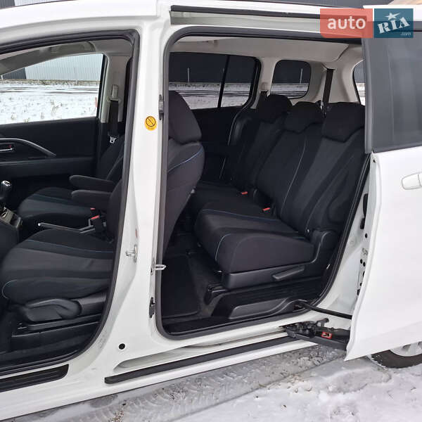 Минивэн Mazda 5 2010 в Луцке