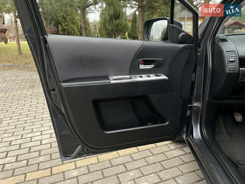 Минивэн Mazda 5 2007 в Дрогобыче