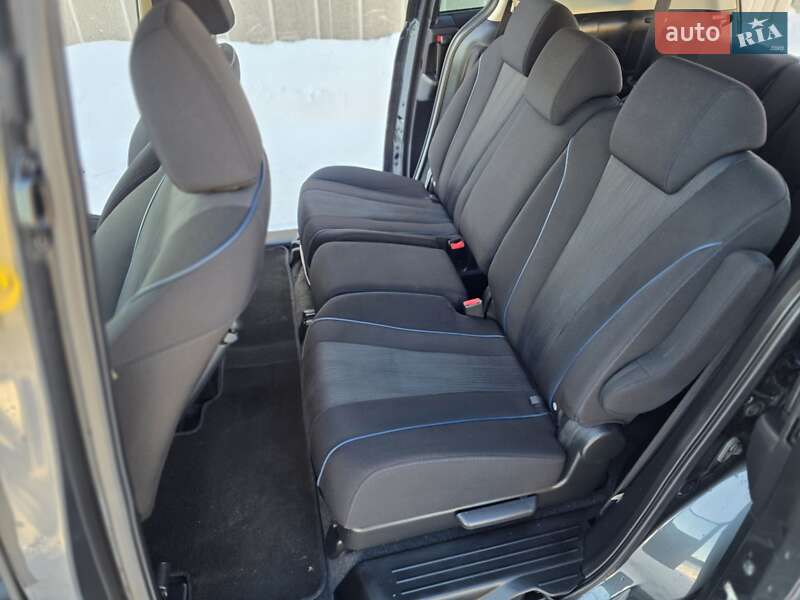 Минивэн Mazda 5 2011 в Луцке