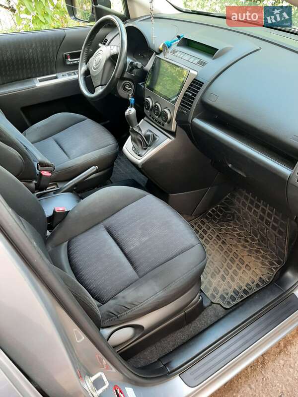 Минивэн Mazda 5 2010 в Долине