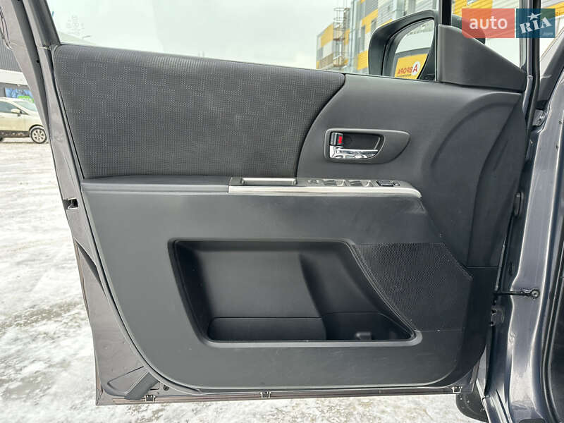 Минивэн Mazda 5 2008 в Киеве