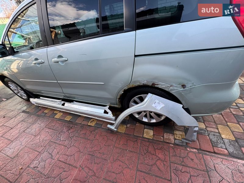 Минивэн Mazda 5 2006 в Киеве