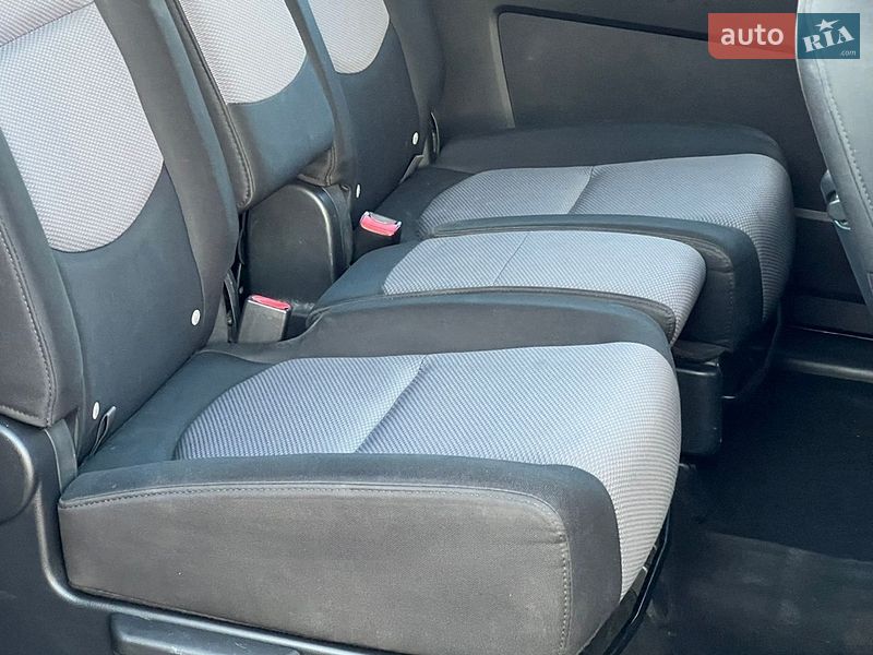 Мінівен Mazda 5 2006 в Дрогобичі