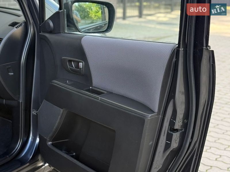 Мінівен Mazda 5 2006 в Жовкві